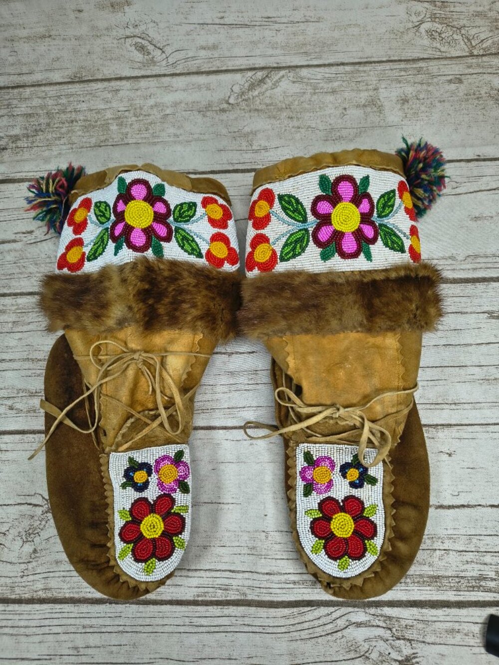 Vintage Handmade Native American Floral Beaded Fur Trim Mukluks Approx 25 cm